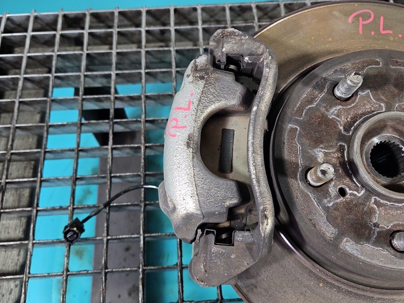 Zacisk przód lewy Toyota Corolla E21 19- 1.8 16V Zacisk przód lewy Toyota Corolla E21 19- 1.8 16V
