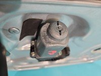 Podnośnik przód prawy Nissan Qashqai I J10 06-13 80770JD00A 5d