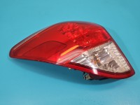 Lampa tył lewa TOYOTA, Uszkodzone jedno mocowanie. Urwane kołki Toyota Rav4 III 05- HB