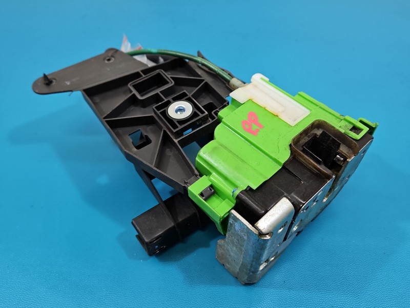 Zamek przód prawy Alfa romeo Giulietta EUROPA 5pin KATALOGOWO 50511843