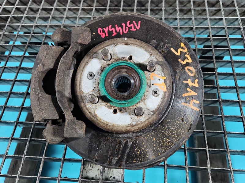 Zwrotnica lewa piasta przód 1.3 wiel Honda Jazz II