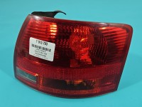 Lampa tył prawa Producent części: Audi, KOMBI AVANT W BŁOTNIK BEZ LISTWY ŻARÓWKOWEJ Audi A4 B7 kombi