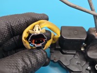 Zamek tył lewy Kia Sorento I 03-09 2pin A045246