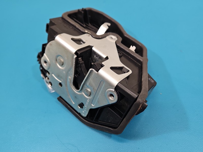 Zamek przód prawy Bmw f10 f11 EUROPA 4pin 7229458
