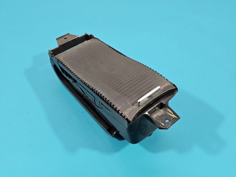 Uchwyt na napoje kubek CUP HOLDER Vw Golf VI 1K0862531A
