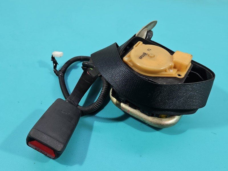 Pas bezpieczeństwa przód prawy pasażera Toyota Avensis II T25 73210-05050 Pas bezpieczeństwa przód prawy pasażera Toyota Avensis II T25 73210-05050