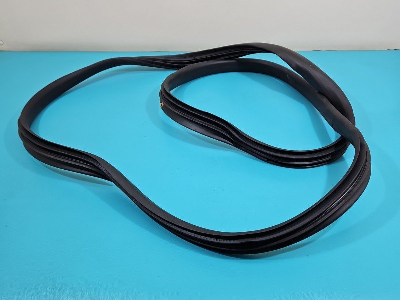 Uszczelka drzwi tył lewa Dacia Sandero III 20-