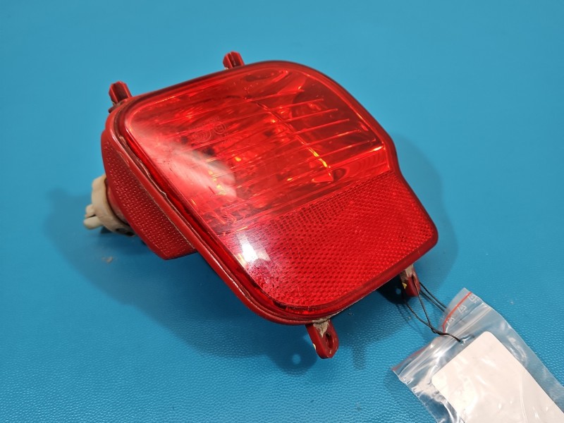 Lampa tył prawa zderzaka przeciwmgielna Peugeot 3008 II 9811718380