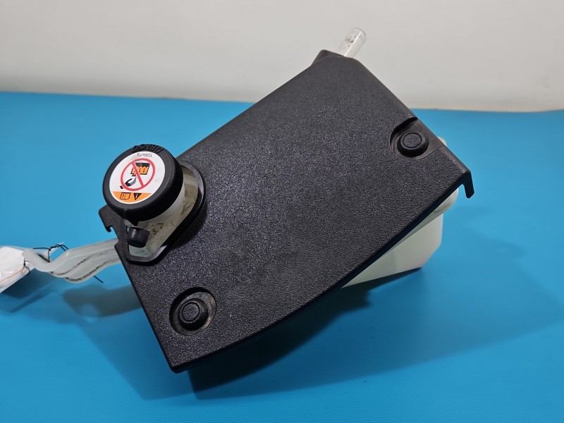 Zbiorniczek Zbiornik wyrównawczy LEXUS CT 10-22 1.8 VVTI