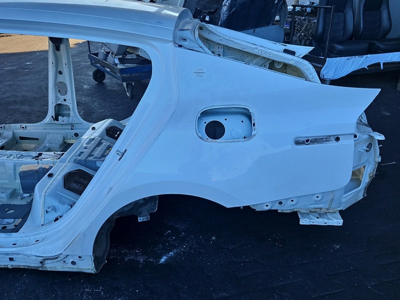 Błotnik tył lewy Kia Stinger ćwiartka SNOW WHITE PEARL