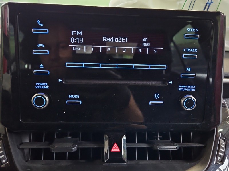 Radio fabryczne Toyota Corolla E21 19- 86120-02L60 radioodtwarzacz