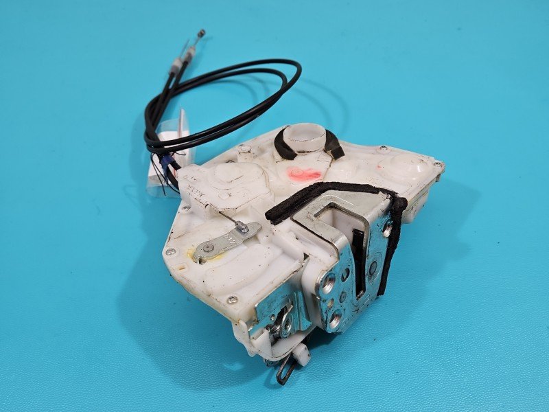 Zamek przód prawy 82201-62K30 Suzuki Swift Mk6 EUROPA Suzuki, Europejska, 7pin