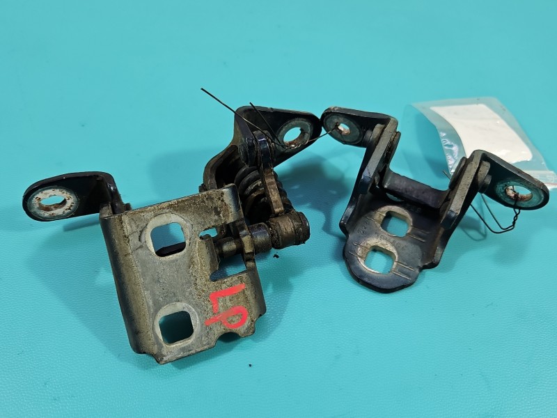 Zawias drzwi przód lewy Fiat Freemont