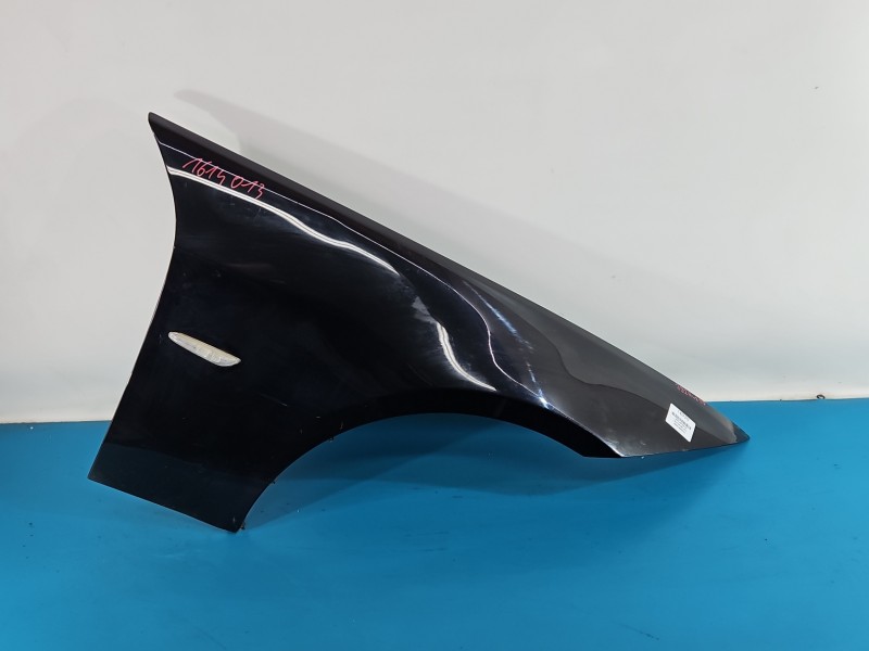 Błotnik przód prawy Bmw e90 475