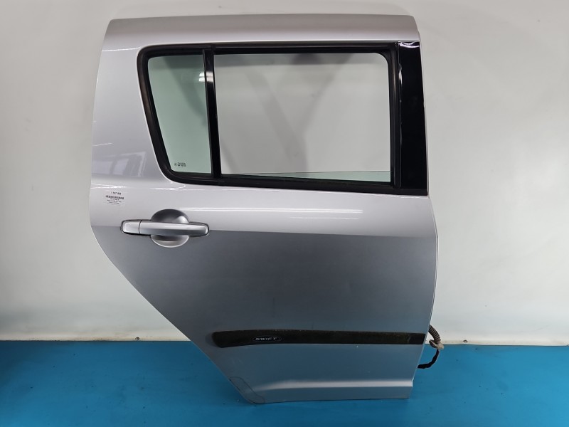 Drzwi tył prawe Suzuki Swift Mk6 HB 5d srebrny