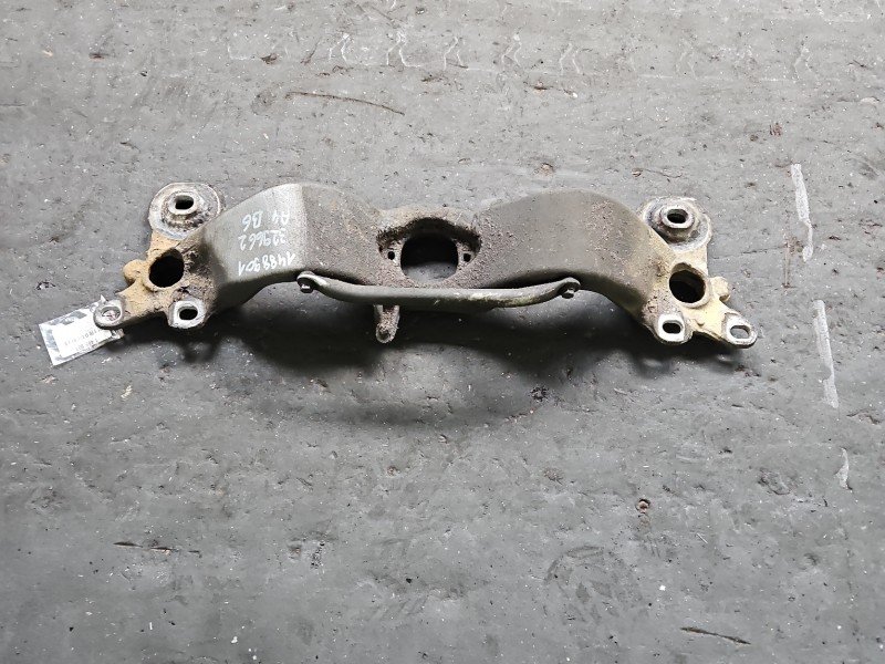 Łapa skrzyni biegów Audi A4 B6 8E0399263R 2.0 20v Łapa skrzyni biegów Audi A4 B6 8E0399263R 2.0 20v