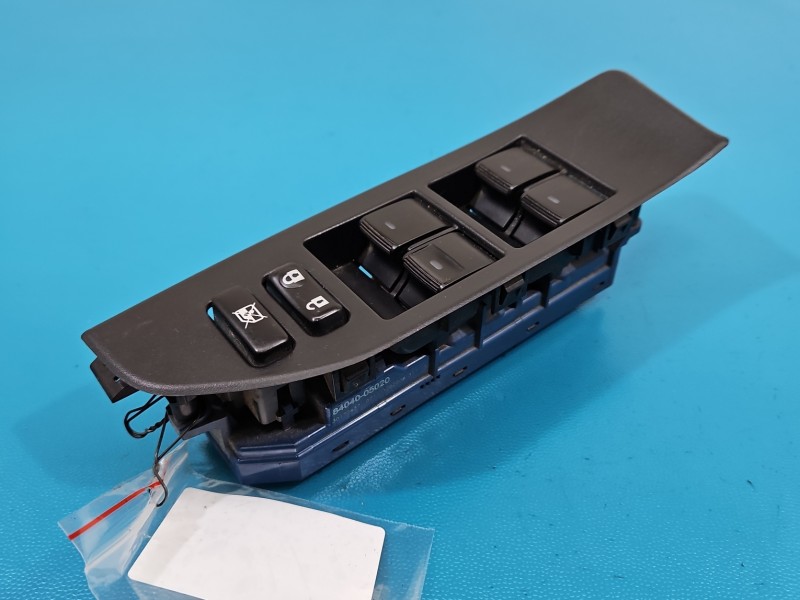 Przełącznik szyb Toyota Verso 09- EU 84040-05020