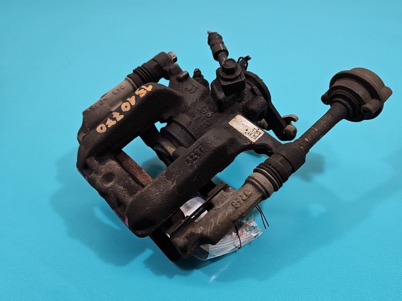 Zacisk tył lewy Opel Astra IV J 1.6 16v HB