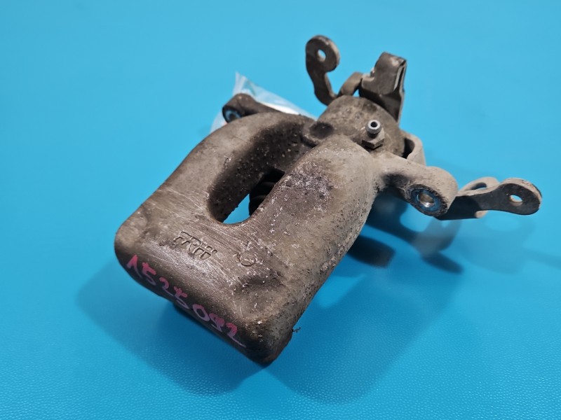 Zacisk tył prawy Citroen Berlingo II 1.6 hdi HB