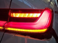 Lampa tył prawa Producent części: BMW, błotnik, pęknięty klosz, sedan BMW G20 sedan EUROPA