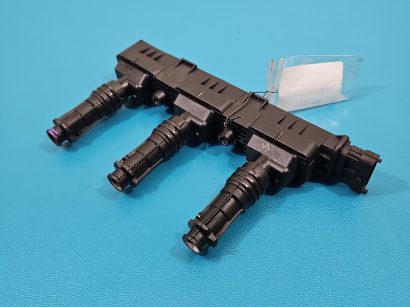 Cewka zapłonowa Opel Corsa D 0221503471 1.0 12V 5PIN Uszkodzone fajki świecy (wymienne są)