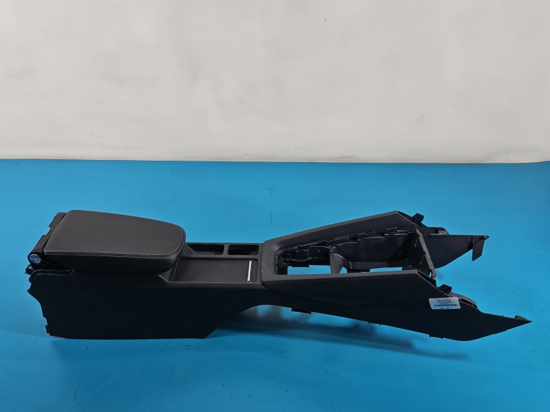 Podłokietnik TUNEL Skoda Octavia IV 5E3862531A EUROPA