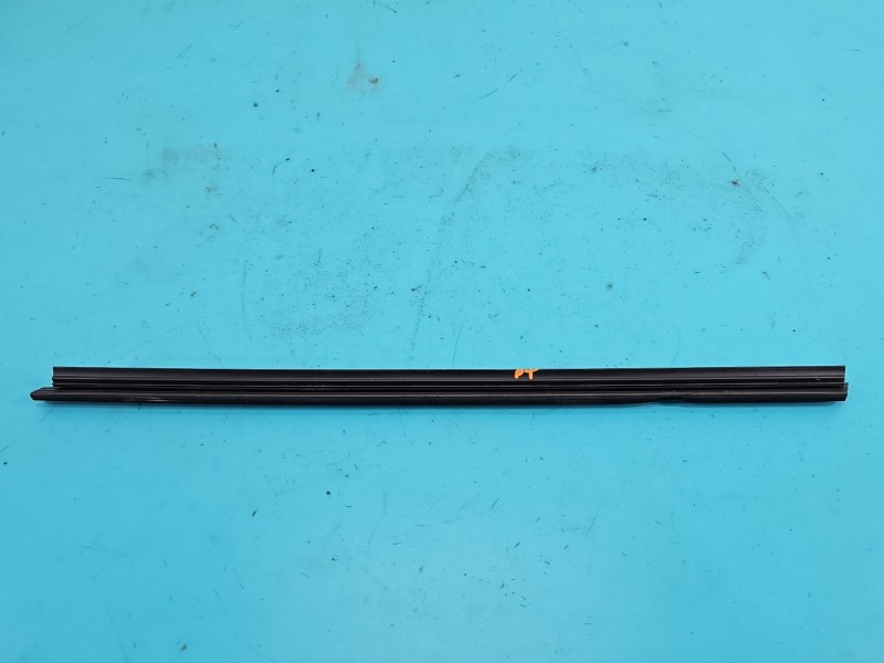 Listwa drzwi tył lewa MERCEDES W176 HB