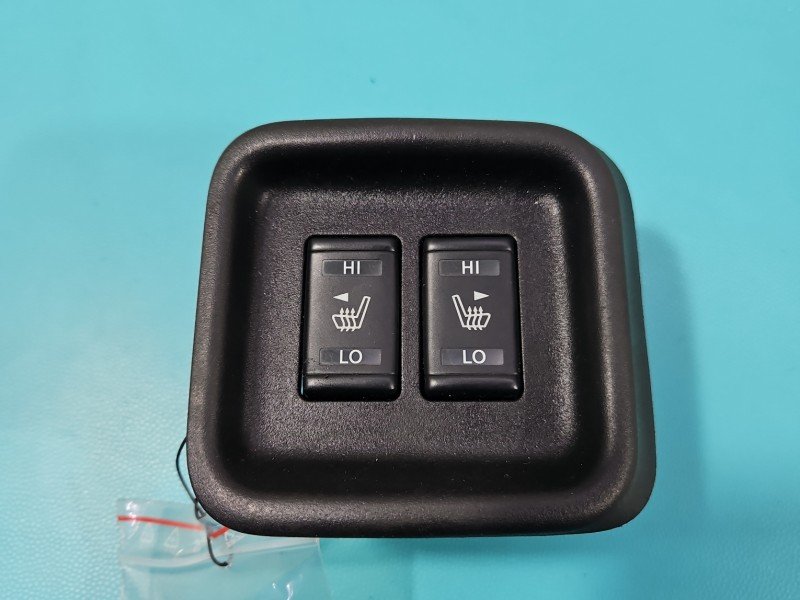 Przełącznik Nissan, PODGRZEWANIA FOTELI Nissan Juke I F15 10-19 Przełącznik Nissan, PODGRZEWANIA FOTELI Nissan Juke I F15 10-19