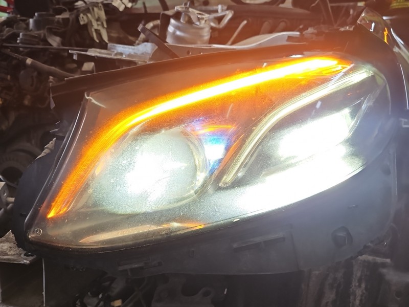 Reflektor lewy lampa przód Mercedes W213 EUROPA 2139062506