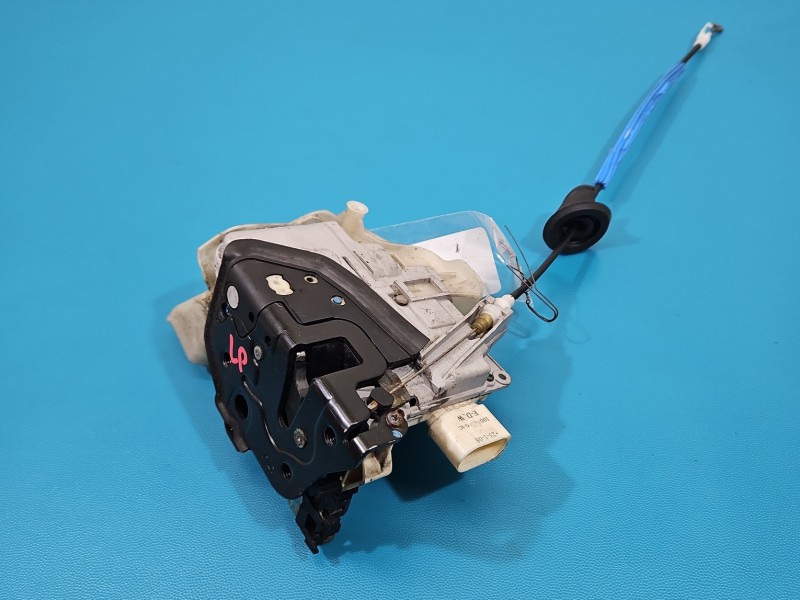 Zamek przód lewy 8J1837015A AUDI A4 B8 EUROPA Producent części: Audi, 9PIN