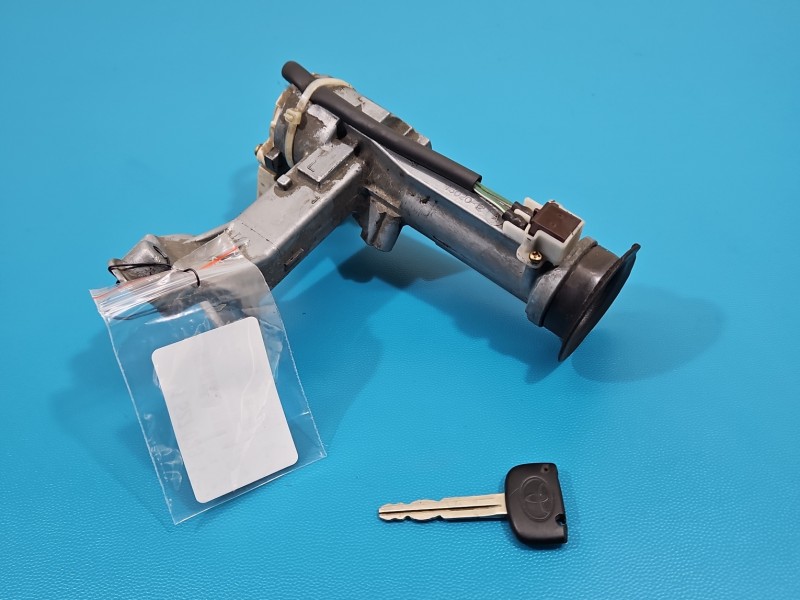 Stacyjka KLUCZYK WKŁADKA Toyota Corolla E10 45020-12