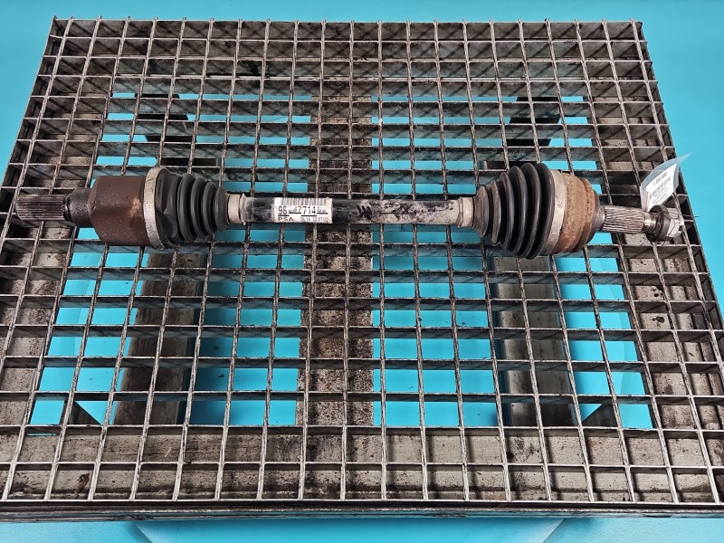 Półoś przód lewa Peugeot 3008 II 1.5 hdi automat