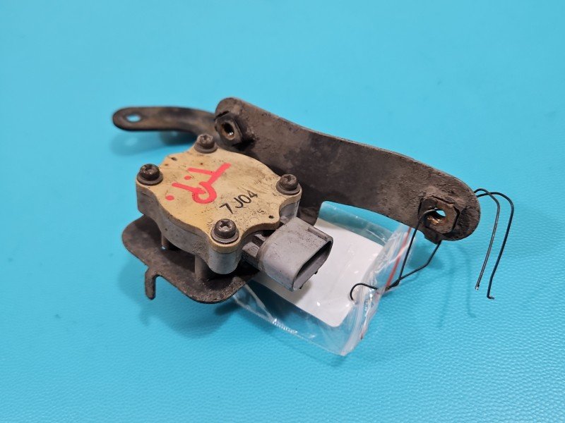 Czujnik poziomowania xenon LEXUS RX II 03-08 Czujnik poziomowania xenon LEXUS RX II 03-08