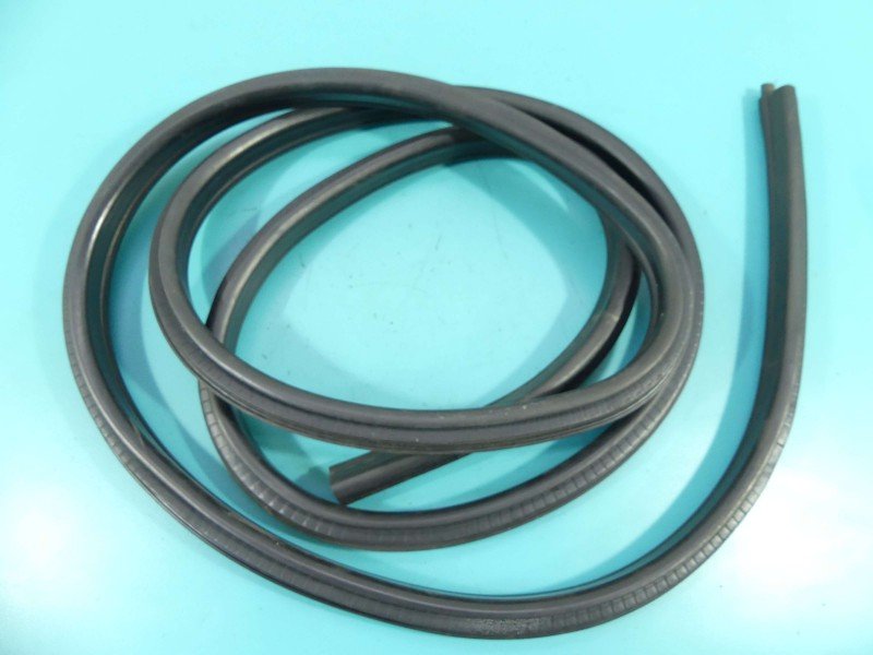 Uszczelka drzwi przód lewa BMW X1 E84 Uszczelka drzwi przód lewa BMW X1 E84