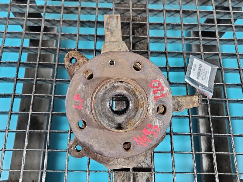 Zwrotnica lewa piasta przód 1.9 dci (F9K) Renault Trafic II Zwrotnica lewa piasta przód 1.9 dci (F9K) Renault Trafic II