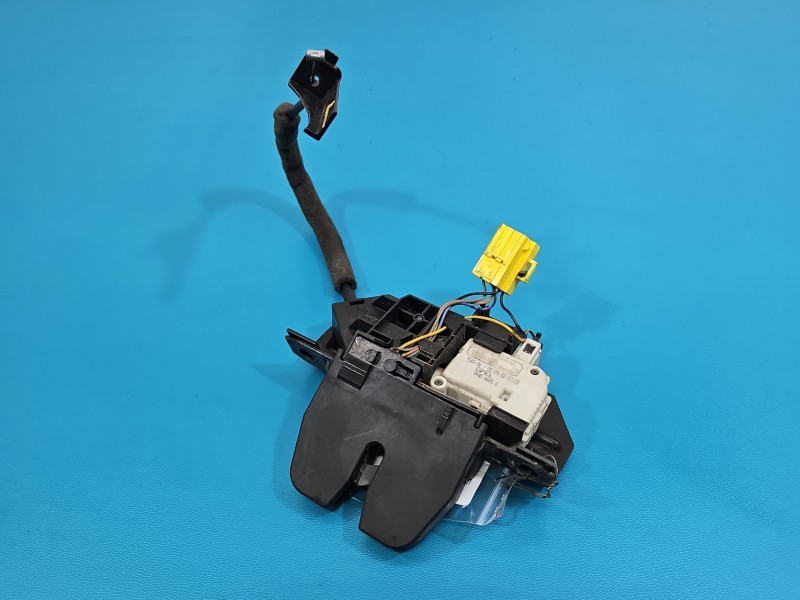 Zamek klapy tył 999066650 Opel Vectra C sedan Producent części: OPEL, Europejska, uszkodzona linka