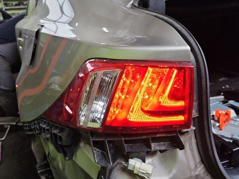 Lampa tył lewa Producent części: Lexus, Z BŁOTNIKA Lexus IS III 14-25 sedan