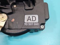 Zamek przód prawy 90507060 Opel Vectra B EUROPA Producent części: OPEL, 3pin