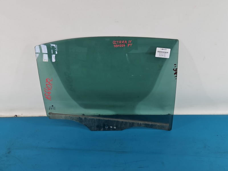Szyba drzwi tył prawa Skoda Octavia IV HB