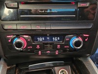 Konsola panel nawiewu AUDI Q5 08- 8K1820043T