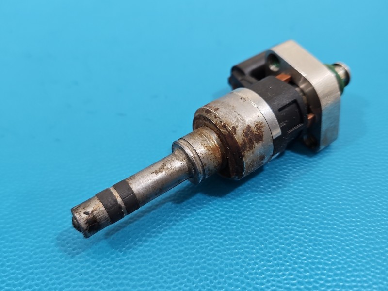 Wtryskiwacz benzyna 55577403 Opel Astra V K 1.4 T 125KM