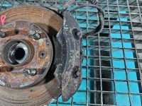 Zacisk przód prawy Kia Rio I 1.3 16v (A3E)