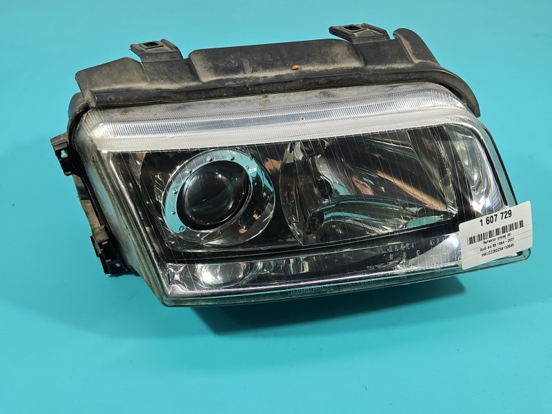 Reflektor prawy lampa przód Audi A4 B5 EUROPA
