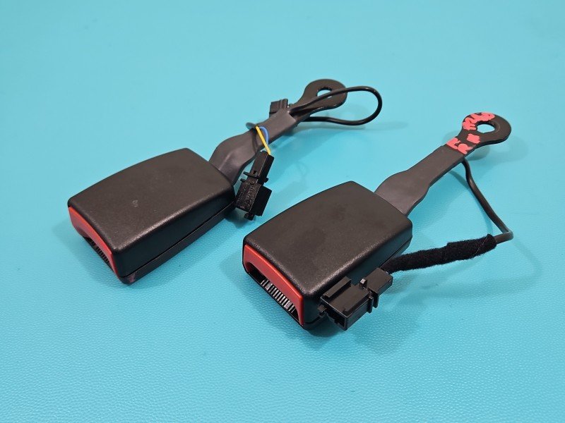 Pas bezpieczeństwa tył prawy Volkswagen, III RZĄD spinki Vw Sharan II 10- 7N0858491