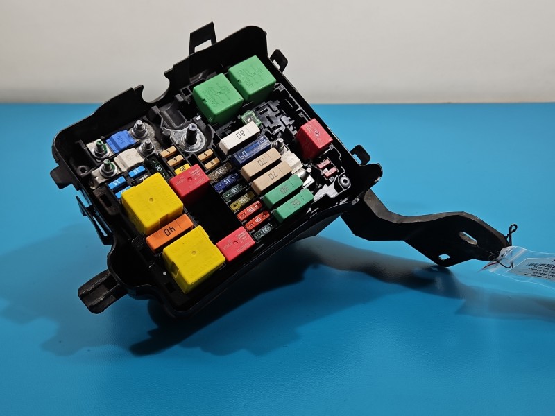 Skrzynka bezpieczników Citroen C4 Cactus 14-20 9804848580