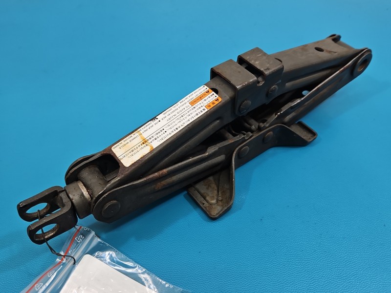 lewarek Podnośnik samochodowy trapezowy Suzuki Swift Mk6