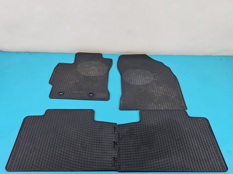 Dywaniki komplet Toyota Corolla E16 E18 13- Dywaniki komplet Toyota Corolla E16 E18 13-
