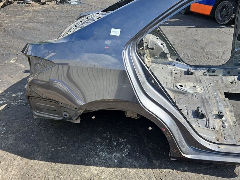 Błotnik tył prawy ćwiartka Toyota Corolla E16 E18 13- 1G3 sedan