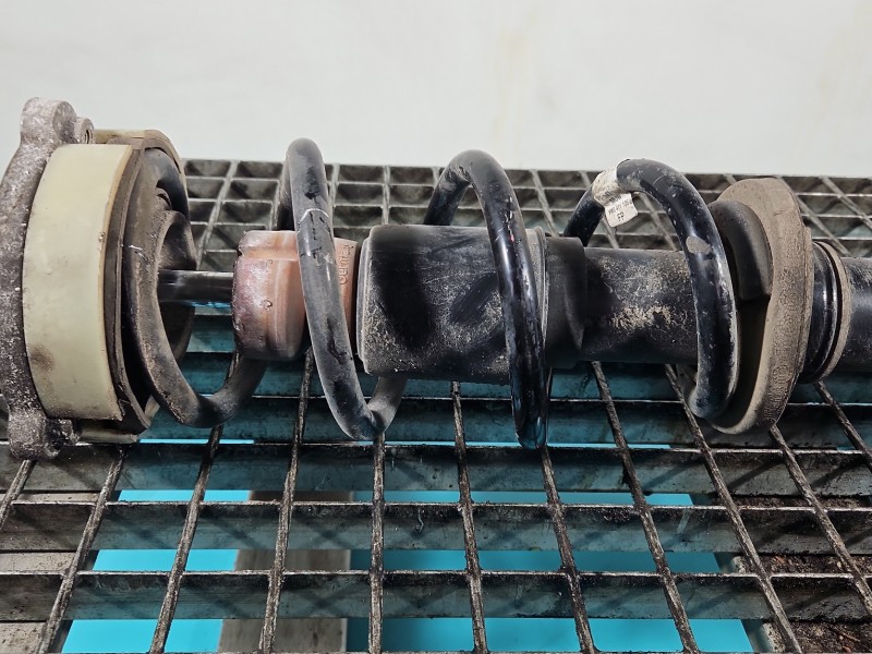 Sprężyna przód przednia Audi A4 B9 2.0 TFSI