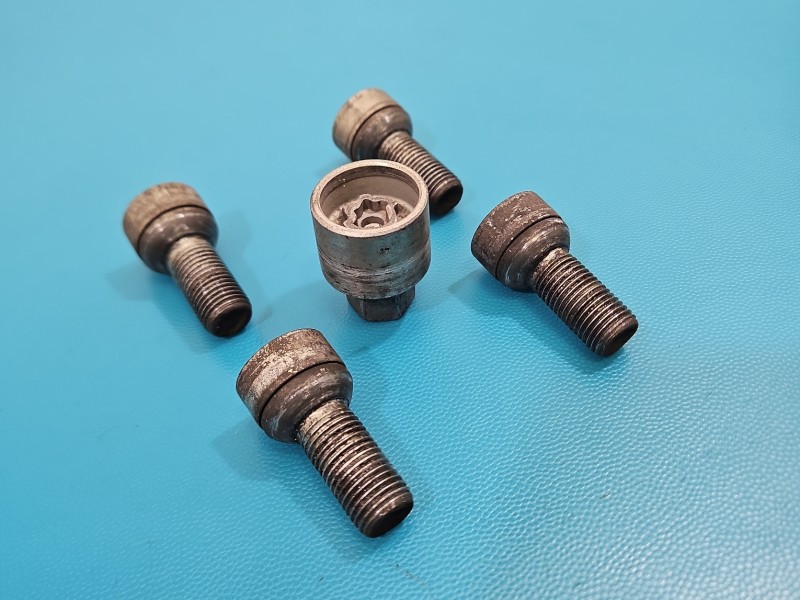 Śruby kół Vw Tiguan II 16- szpilki